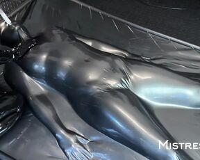 MistressAe and Shannon Huxley: The Vac Bed