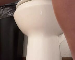Quick dildo action in the Bathroom