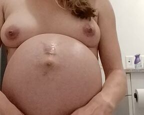 9 months pregnant closeup wet pussy spread (OF and MV perkygrace)